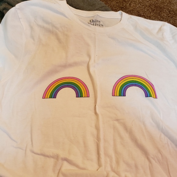 Daisy Native Graphic Tees - Picture 4 of 7